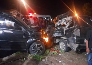 Dua Minibus Tabrak Truk Berhenti di Tapsel, 2 Tewas