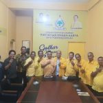 Ketua Panitia Penjaringan Balon Wali Kota dan Wakil Wali Kota DPD Partai Golkar Padangsidimpuan, H Mulyadi Sofyan Lubis, bersama anggota dan Pengurus lainnya berfoto bersama usai konferensi pers dengan awak media