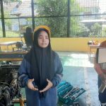 Puja Adelia Nasution, siswi Kelas XII, SMK Negeri 2 Tapsel, saat diwawancarai awak media di sela UKK di Sekolahnya