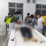 Kapolsek Batang Toru, Iptu RN Tarigan, dan Kanit Reskrim, Ipda Ery J Situmorang, saat mengecek korban di RSUD Sipirok