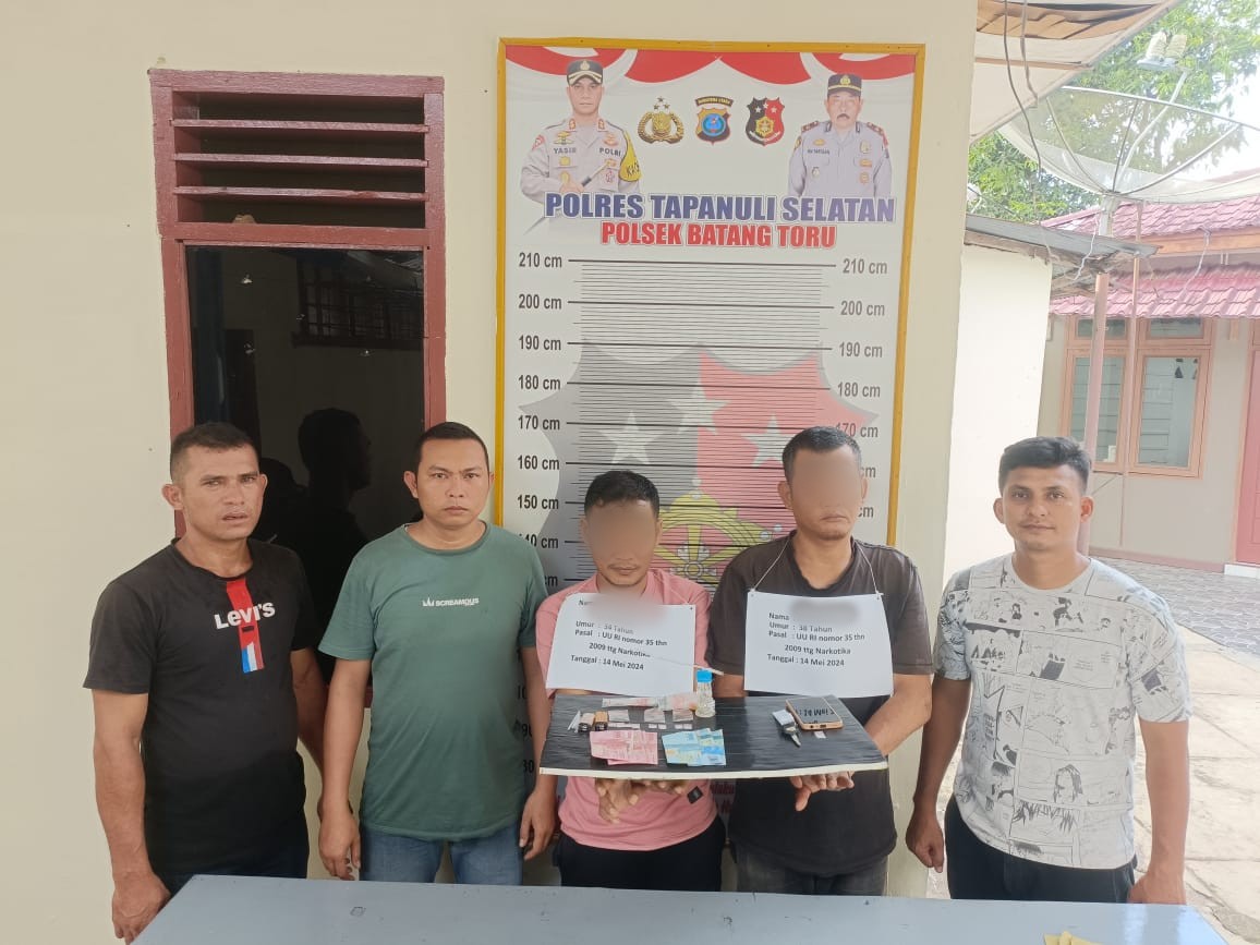 Kanit Reskrim Polsek Batang Toru, Ipda Ery J Situmorang, bersama Tim, usai mengamankan pembeli sabu beserta pengedarnya lengkap dengan barang bukti
