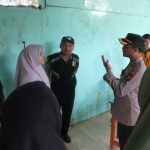 Kapolres Tapsel, AKBP Yasir Ahmadi, memberi pengarahan saat pelatihan dan persiapan santri serta santriwati Pesantren Darul Mursyid jadi anggota Polri