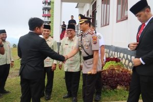 Dihadiri Pj Gubsu, Kapolres Tapsel Ikuti Upacara Penyerahan Tunggul Kecamatan Terbaik