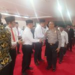 Kapolsek Padang Bolak, AKP Harun Manurung, mengucapkan selamat kepada 35 orang Panwascam pada Pilkada Paluta 2024