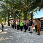 Personel Polsek Batang Toru melaksanakan Apel dalam rangka pengamanan dan pengawalan aksi Unras dari Poktan Muara Upu terhadap PTPN IV Region I Batang Toru