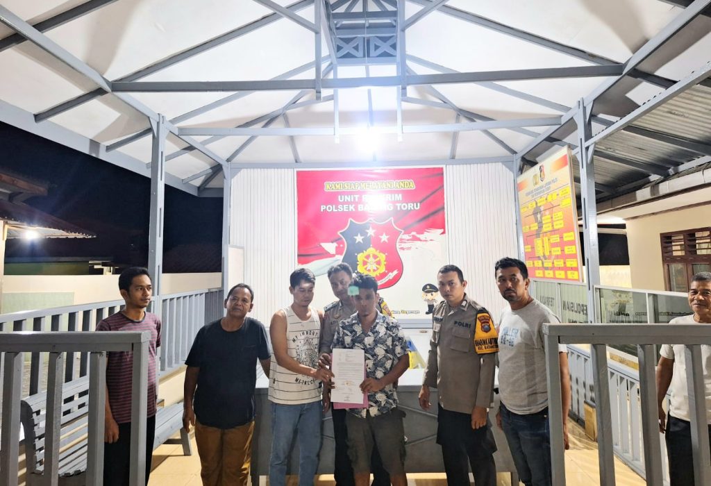Disaksikan Polsek Batang Toru, Dua Pria Berdamai Usai Berkelahi