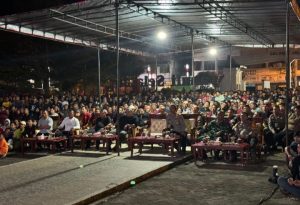 Membaur dengan Ratusan Penonton, Kapolres Tapsel Nobar Bola Indonesia vs Uzbekistan U23