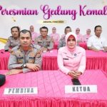 Kapolres, AKBP Yasir Ahmadi, dan Ketua Bhayangkari Tapsel, Ny Meylinda Yasir Ahmadi, saat ikuti peresmian Gedung Kemala, Kantor Pengurus Pusat YKB secara virtual zoom yang dihadiri langsung Kapolri Jenderal Pol Drs Listyo Sigit Prabowo, di Kantor Pusat Kemala Bhayangkari, di Jakarta Pusat