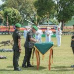 Danrem 023/KS, Kolonel Inf Lukman Hakim, saat memimpin pelaksanaan Upacara Sertijab Danyonif 123/RW dari Letkol Inf Emick Chandra Nasution ke Letkol Inf Anhar Agil Gunawan