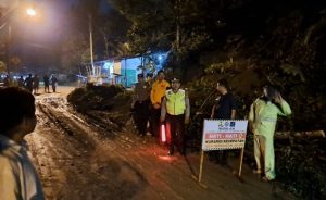 Jalan Lintas di Sitinjak Tertimpa Longsor, Polsek Batang Toru Terjun ke TKP