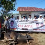 Ketua DPD Partai Gerindra Sumut, H Gus Irawan Pasaribu, bersama Ketua DPC Partai Gerindra Tapsel, Abdul Basith Dalimunthe, dan keluarga besar Partai Gerindra Tapsel, saat menyaksikan penyembelihan hewan Kurban di momen Hari Raya 'Idul Adha 10 Dzulhijjah 1445 Hijriah untuk sebaran di 13 Kecamatan se-Kabupaten Tapsel
