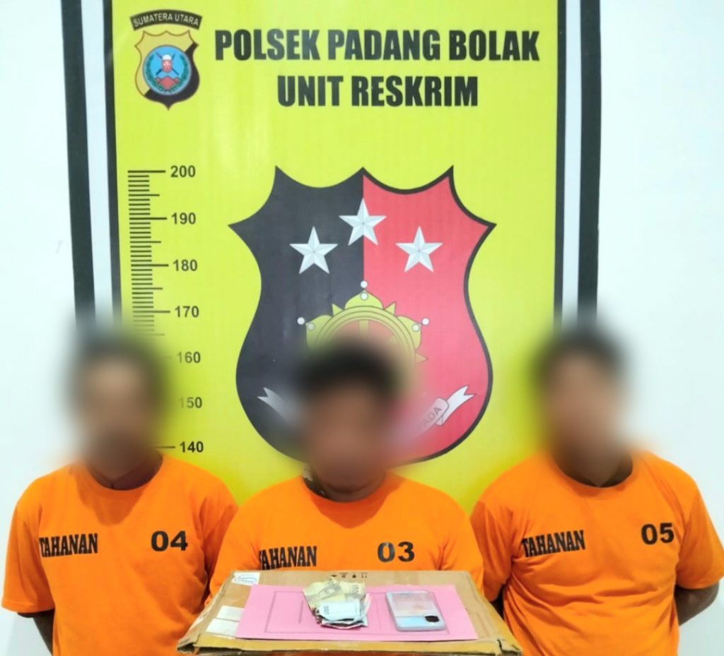 Dukung Negara Basmi Perjudian, Polsek Padang Bolak Bekuk 3 Pemain Judol Bola Rontok