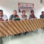 Bhabinkamtibmas Polsek Dolok, Bripka Sigit Dalimunthe, saat hadiri pelantikan PKD se-Kecamatan Dolok Sigompulon