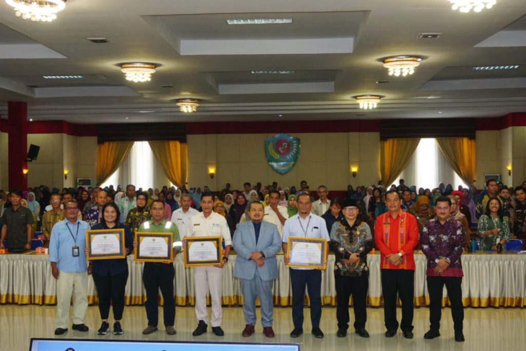Bantu Turunkan Stunting, Bupati Beri Penghargaan ke TPL Sektor Tapsel