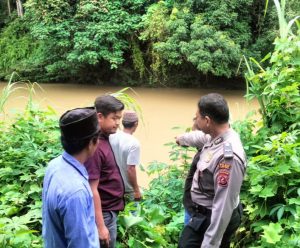 Petani di Paluta Terpeleset dan Hanyut di Sungai Batang Ilung