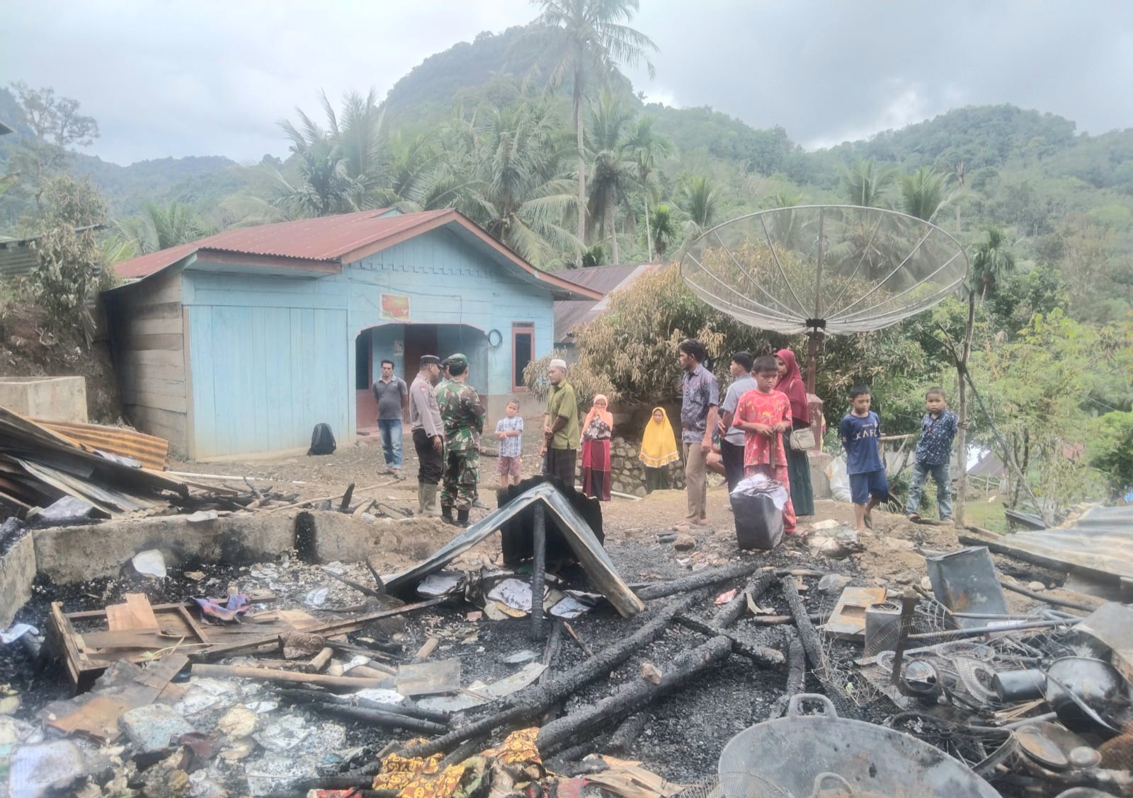 Satu unit Rumah kayu di Aek Bilah ludes terbakar