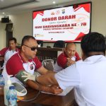Kapolsek Saipar Dolok Hole, AKP Amron Simanullang, saat pemeriksaan tekanan darah sebelum mendonor