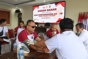 Kemeriahan HUT Bhayangkara, Polres Tapsel Donor Darah Puluhan Personel