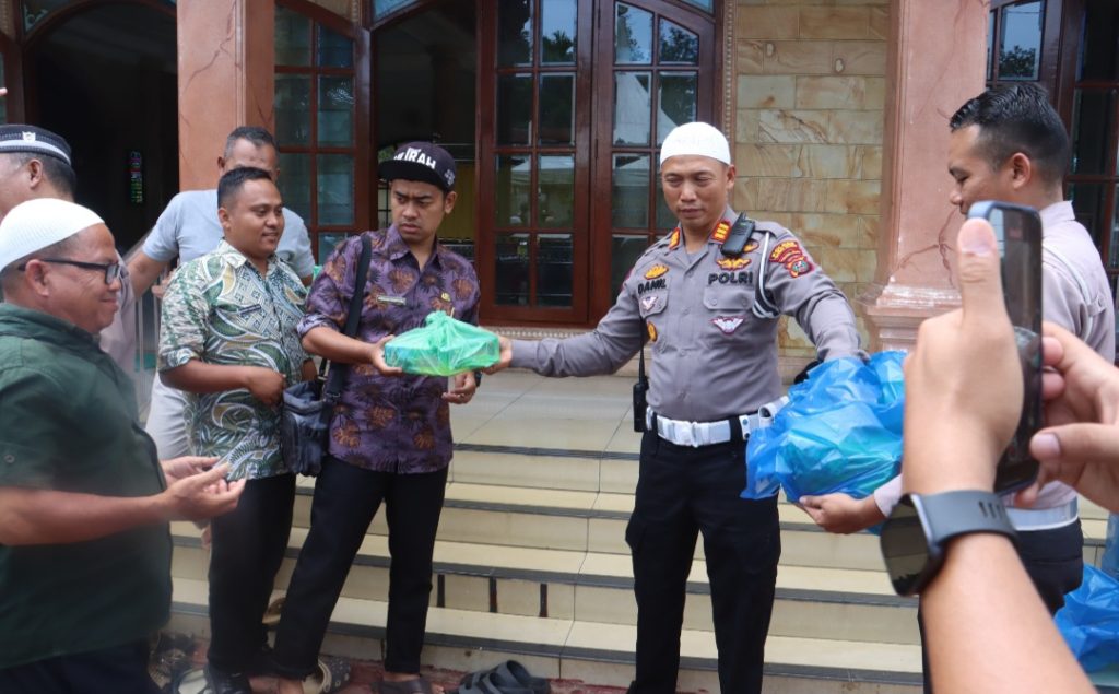Jumat Berkah, Dekatkan Polres Tapsel dan Masyarakat