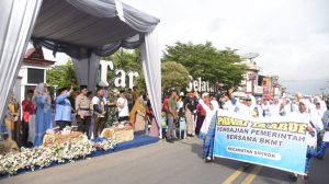 Ribuan Peserta Pawai Taaruf Meriahkan Pembukaan MTQ ke-56 Tingkat Kabupaten Tapsel