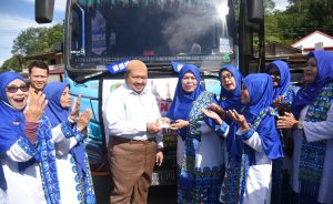 Bupati Tapsel Lepas 31 Peserta Jemaah BKMT Untuk Ikuti Kunjungan Silaturahim Ke Palas