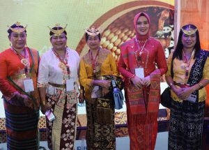 Ny Rosalina Dolly Pasaribu Hadiri Puncak Perayaan HUT Dekranas Ke-44 di Solo