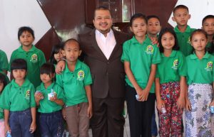 Kedatangan Bupati Tapsel dan Thariq Disambut Anak-anak Sekolah Minggu