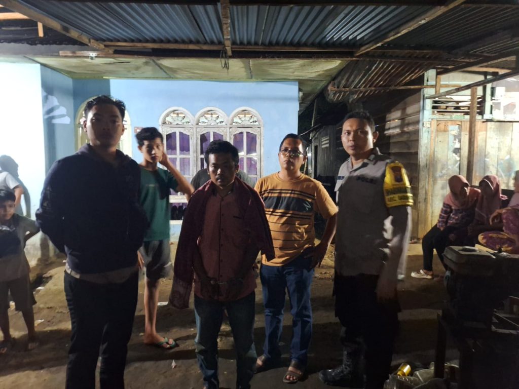Pria Mendorong-dorong Motor Malam Hari Diamankan Warga di Batang Toru