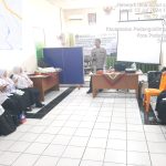 Kasat Binmas Polres Tapsel, AKP Eka Wahyudi, saat menjadi pemateri yang mengasyikkan dalam pelatihan yang melibatkan sejumlah Guru Pendidikan Agama