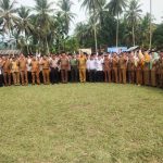 Kapolsek Dolok, Iptu Suhardi, berfoto bersama Forkopimcam dan lainnya, usai pelantikan dan pengukuhan perpanjangan masa jabatan BPD se-Kecamatan Dolok, Kabupaten Paluta