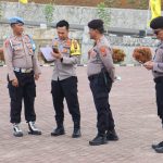 Waka Polres Tapsel, Kompol Rapi Pinakri, didampingi Kasat Samapta, AKP Tona Simanjuntak, mengecek langsung proses latihan Pleton Dalmas Sat Samapta dalam rangka pengamanan jelang Pilkada