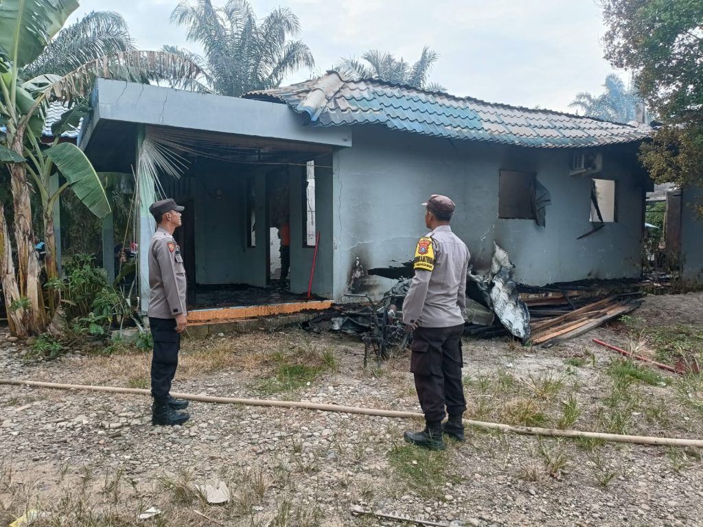 Rumah di Paluta Terbakar Saat Ditinggal Pemilik keluar Kota