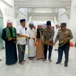 Kasat Binmas Polres Tapsel, AKP Eka Wahyudi, bersama Kapolsek Batang Toru, Iptu RN Tarigan, saat peresmian Pondok Tahfidz Qur'an wa Qira'at Al Hiayah