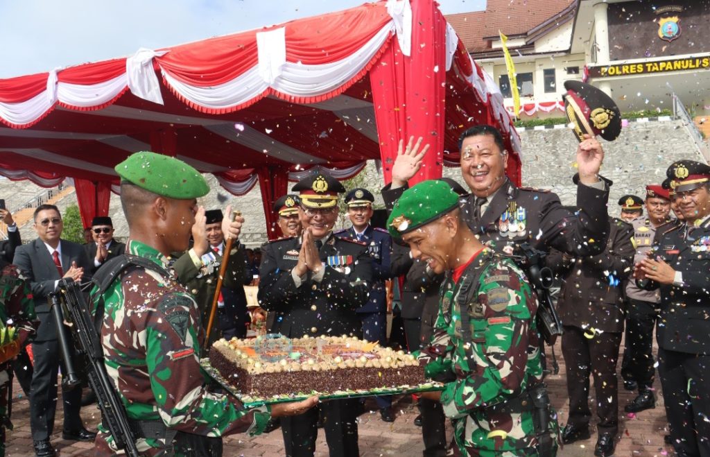 Upacara HUT Bhayangkara, Polres Tapsel akan Terus Berbenah Diri
