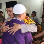 Kapolres Tapsel, AKBP Yasir Ahmadi, menyambut kepulangan jamaah Haji Kloter 24 asal Kabupaten Paluta di Masjid Raya Gunung Tua