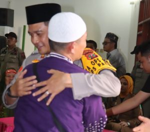 Kapolres Tapsel Sambut Kepulangan Jamaah Haji asal Paluta