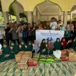 Suasana keceriaan terpancar saat Pegawai PLN UPT Padang Sidempuan berbagi kebahagiaan dengan penghuni Panti Asuhan Hayat di Desa Sabungan Jae, Kecamatan Hutaimbaru