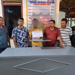 Kapolsek Batang Toru, Iptu RN Tarigan, bersama Kanit Reskrim, Ipda Ery J Situmorang, dan lainnya, usai menangkap pemilik 2 butir pil ekstasi