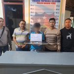 Kapolsek Batang Toru, Iptu RN Tarigan, didampingi Kanit Reskrim, Ipda Ery Juanda Situmorang, bersama Tim, usai menangkap seorang terduga pengedar, ADL, berikut barang bukti sabu