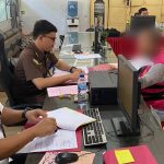 Eks Kadis Perindag Padangsidimpuan, RP, saat proses penahanan selama 20 hari ke depan sebelum menjalani persidangan kasus dugaan korupsi di Pengadilan Negeri Tipikor Medan
