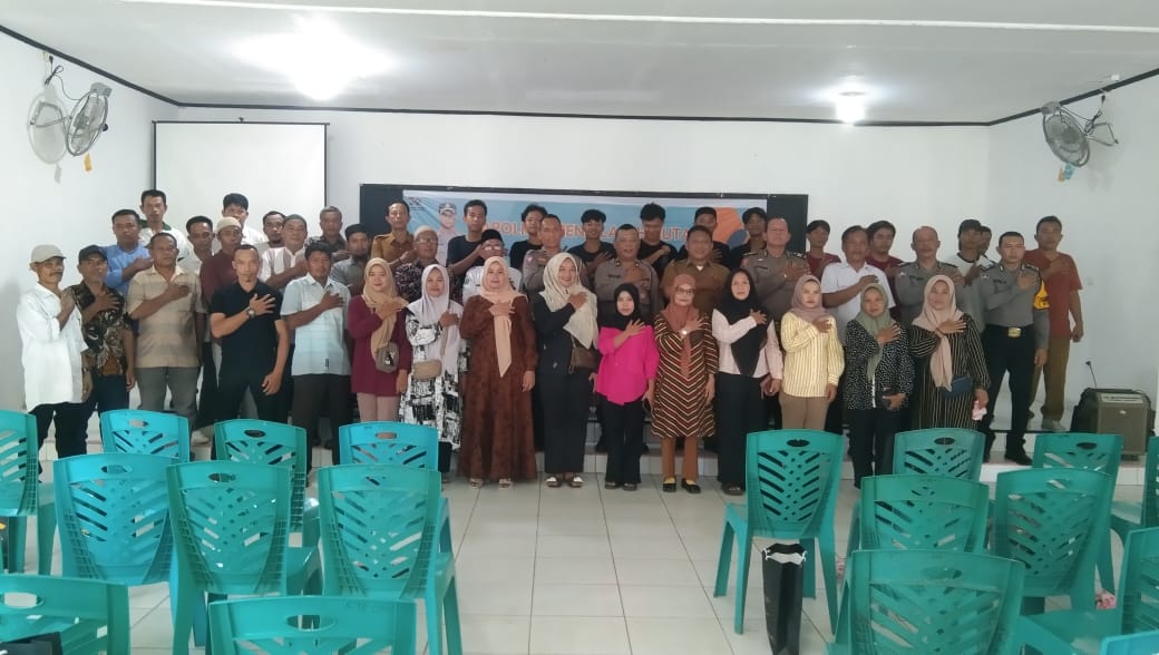 Gerakan Kapolres Tapsel Jelajah Huta saat menampung aspirasi dan menjawab keluhan masyarakat di Aula Kantor Camat Batang Toru