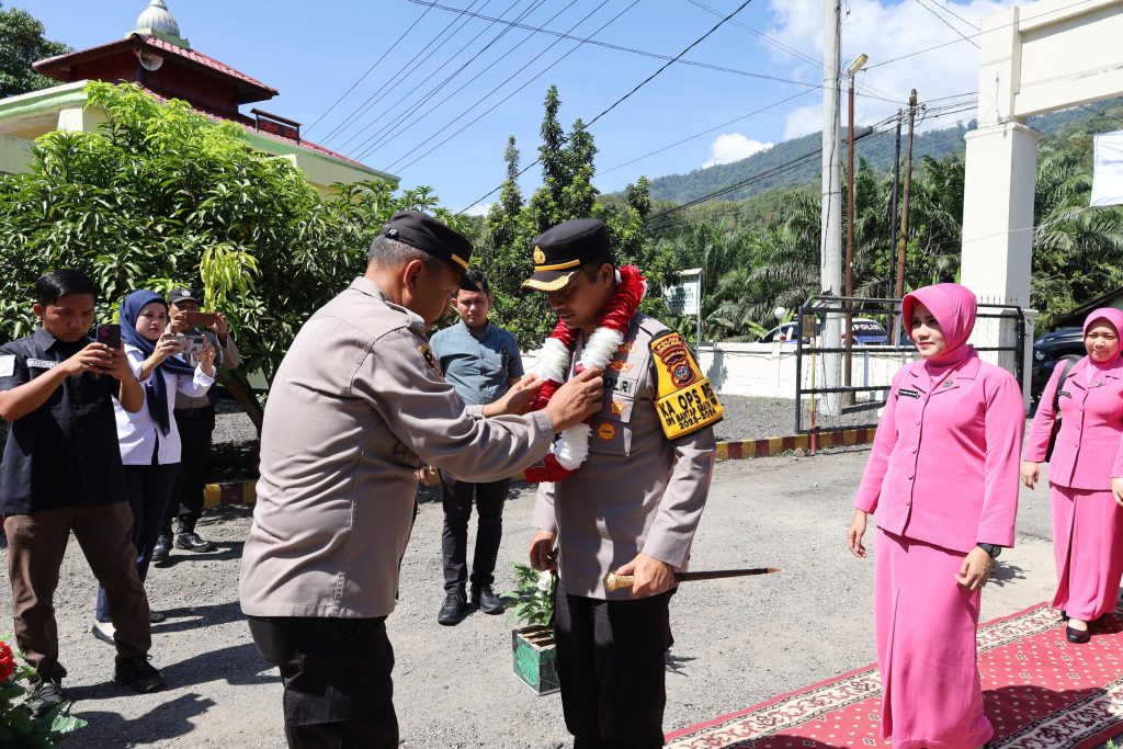 Kunjungan ke Polsek Batang Angkola, AKBP Yasir: Maksimalkan Pelayanan