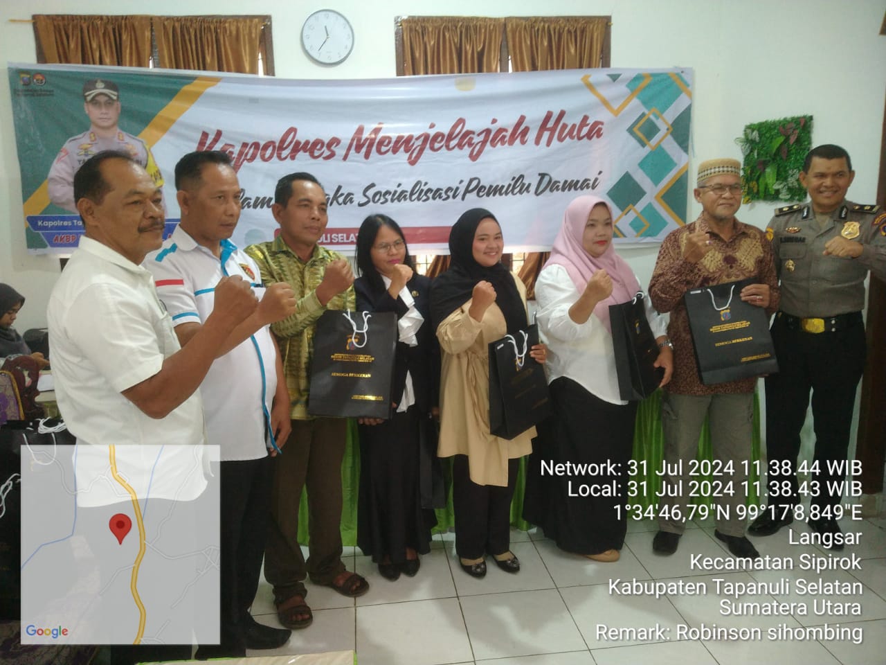 Kabag Ren Polres Tapsel, Kompol Rudi Siregar, bersama Kasat Resnarkoba, AKP Salomo Sagala, saat program Jelajah Huta Kapolres