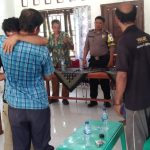 Kedua belah pihak yang sebelumnya sempat berperkara soal dugaan penganiayaan berdamai usai dimediasi Bhabinkamtibmas Polsek Padang Bolak, Aiptu Hilman Saf'i Harahap