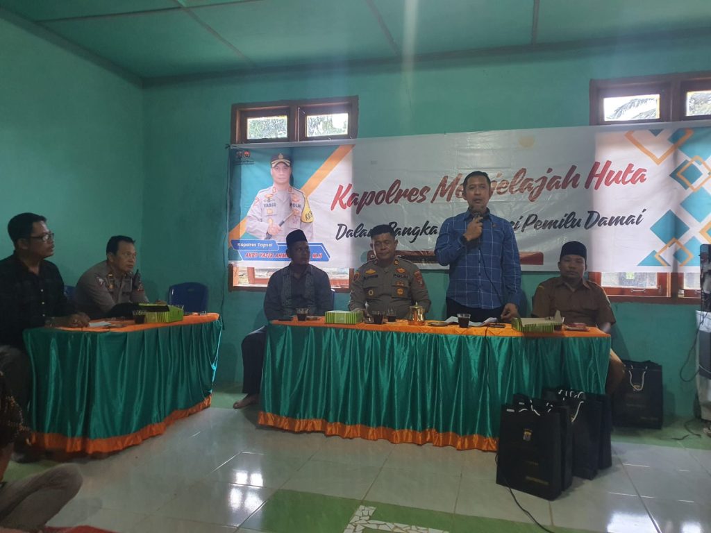 Lewat Kapolres Jelajah Huta, Kasat Reskrim Polres Tapsel dan Kapolsek SDH Kompak Cooling System