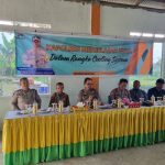 Kabag SDM Polres Tapsel, AKP Sumanto Naibaho, didampingi Kapolsek Sipirok, Iptu PM Siboro, dan lainnya saat memberi paparan dalam gerakan Kapolres Jelajah Huta