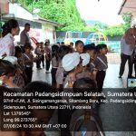 Personel Sat Lantas memberikan edukasi terkait budaya disiplin berlalulintas sejak dini ke anak-anak TK 13 Bhayangkara Kota Padangsidimpuan