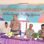 Kasi Propam Polres Tapsel, AKP R Trihardjanto, saat memberi arahan di sela gerakan Kapolres Jelajah Huta