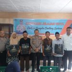 Kabag Ren Polres Tapsel, Kompol Rudi Siregar, bersama Kanit I Sat Reskrim, Ipda Maraden Hutabarat, di sela gerakan Kapolres Jelajah Huta