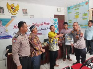 Kapolres Tapsel Jelajah Huta: Pilihan Boleh Beda, Persatuan Segalanya